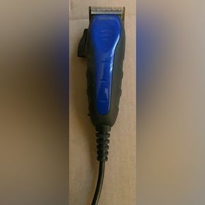 NEW in Box Wahl Hair Clippers..lots of attachments